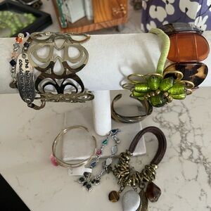 Elegant Green and Gold Women's Bracelet Set